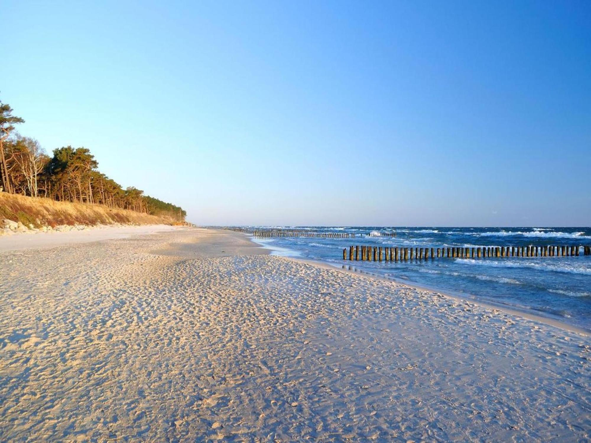 Spacious Holiday Homes Near The Beach In Поберово Екстериор снимка